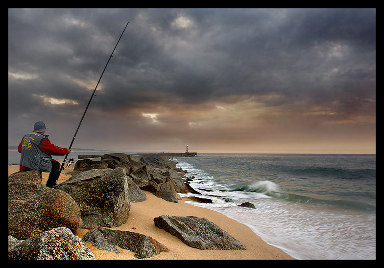 photo "The fisherman" tags: landscape, sunset, water