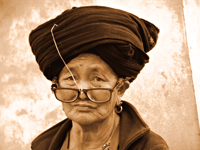 фото "A Yao Hill Tribe woman, Muang Sing 2007 (Sepia tone)" метки: портрет, путешествия, Азия, женщина