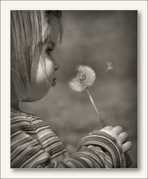 photo "Fly Away" tags: portrait, black&white, children