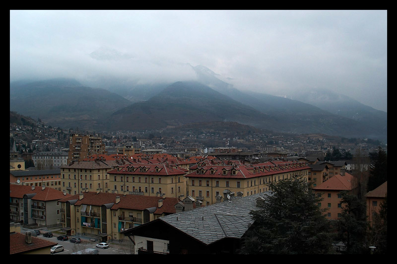 photo "Roofs" tags: landscape, city, mountains