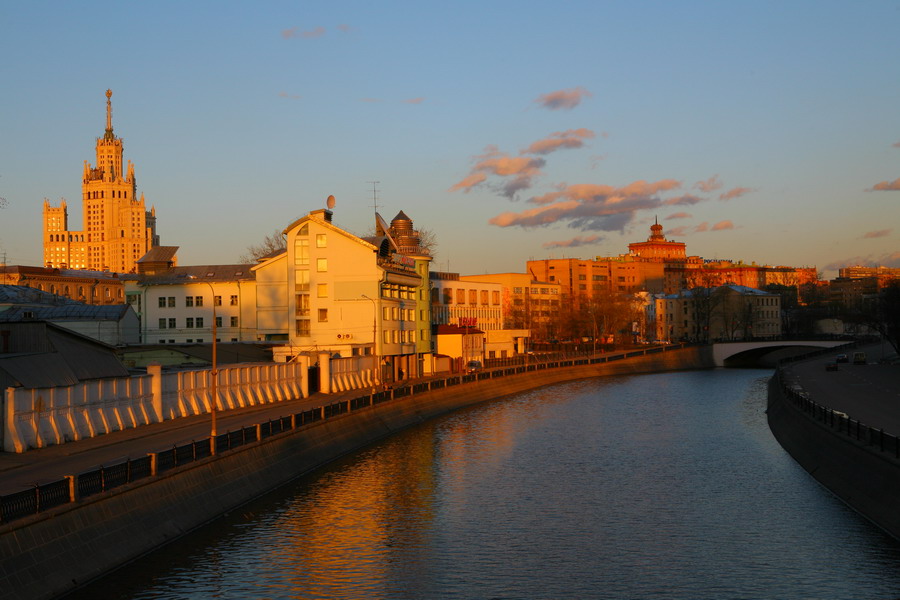 photo "At eight o'clock in tne evening" tags: landscape, architecture, sunset