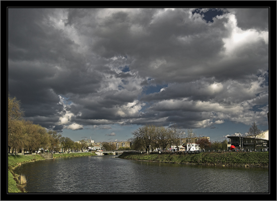 photo "Clouds over the town" tags: landscape, 