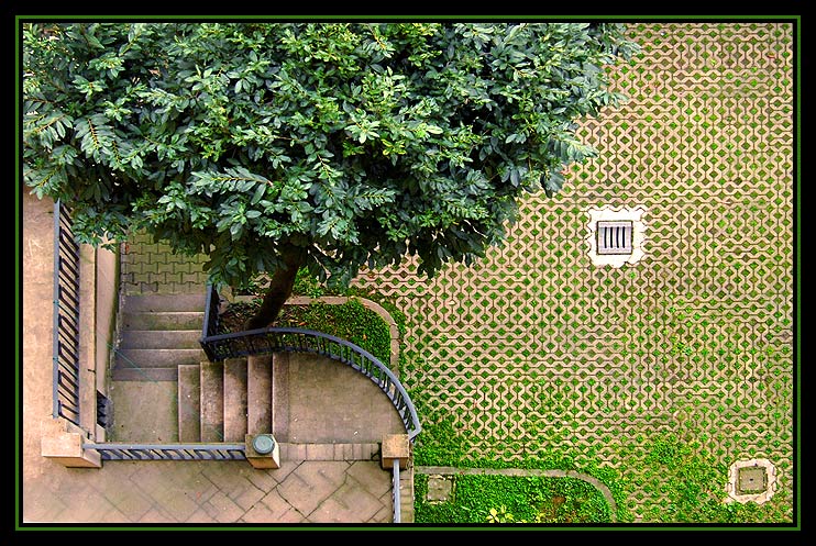 photo "A Courtyard in Milan" tags: architecture, travel, landscape, Europe