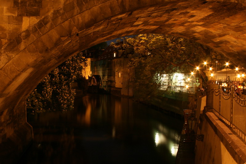 photo "Under Charl's Bridge" tags: architecture, travel, landscape, Europe