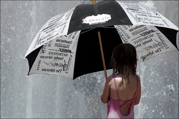 photo "Umbrella" tags: portrait, travel, North America, children