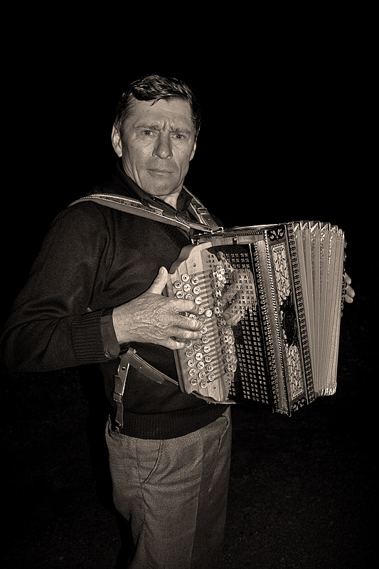 photo "Entertainer" tags: portrait, man