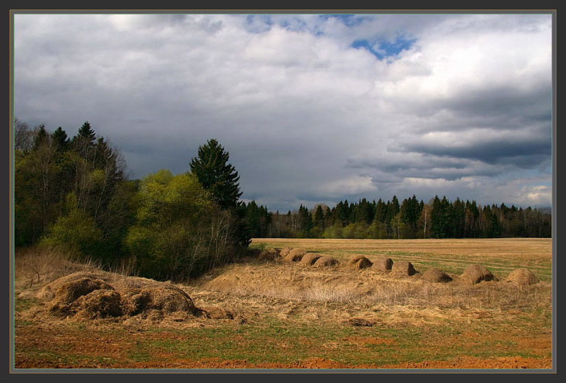 фото "Пейзаж со стогами сена." метки: пейзаж, весна