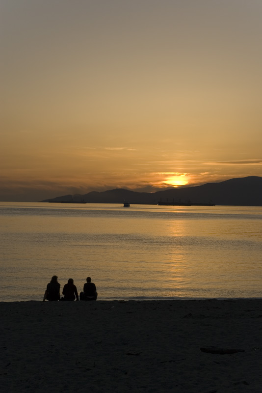 photo "Three and the sunset" tags: landscape, genre, sunset