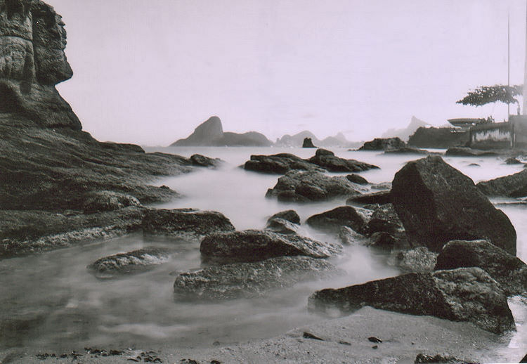 photo "Hazy Stones" tags: landscape, black&white, water