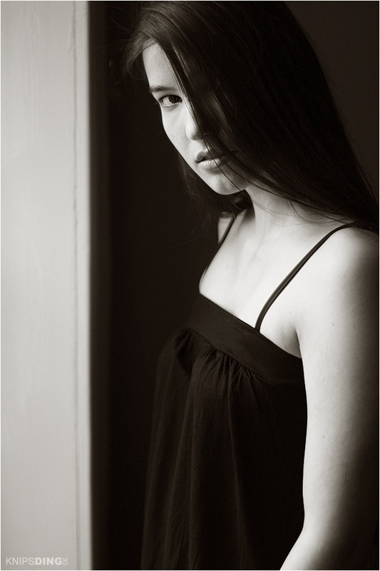 photo "..emotive.." tags: portrait, black&white, woman