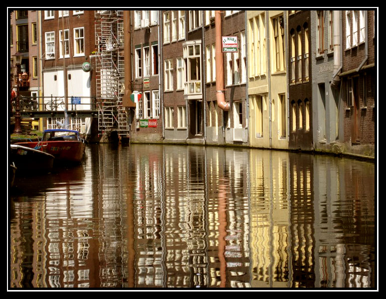 фото "Amsterdam Reflection 1" метки: архитектура, пейзаж, 