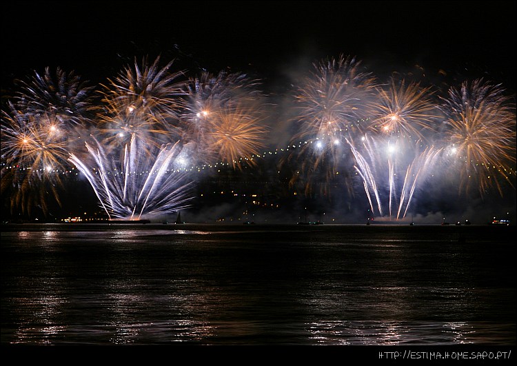 photo "Fireworks" tags: reporting, 