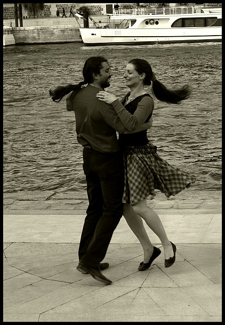 photo "dancing" tags: travel, black&white, Europe