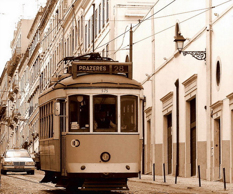 photo "Old Lisbon by Tram" tags: city, 