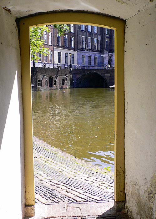 photo "To the canal" tags: architecture, travel, landscape, Europe