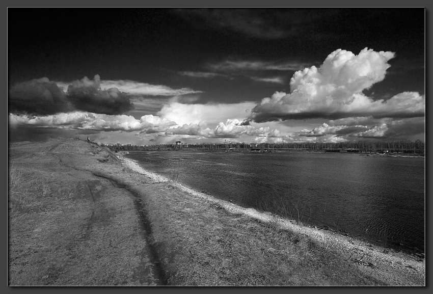 photo "April BW" tags: landscape, clouds