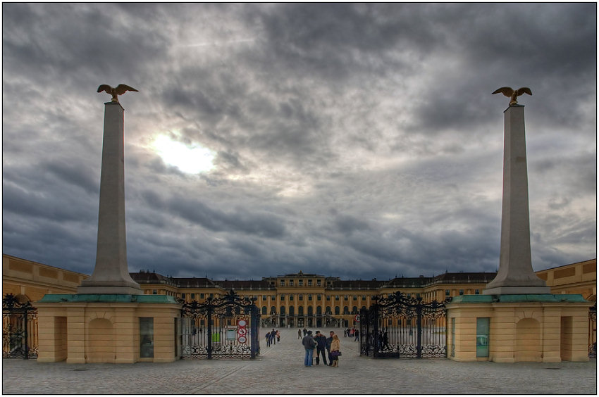 photo "Gleam above Shonbrunn" tags: architecture, landscape, clouds