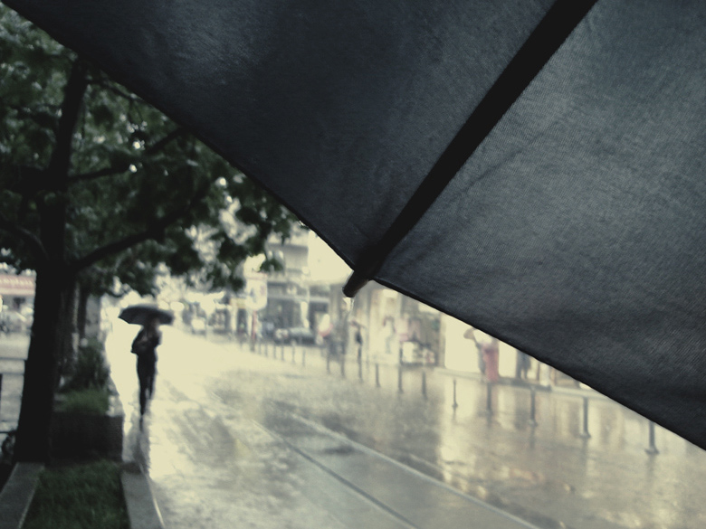 photo "My blue umbrella" tags: city, 