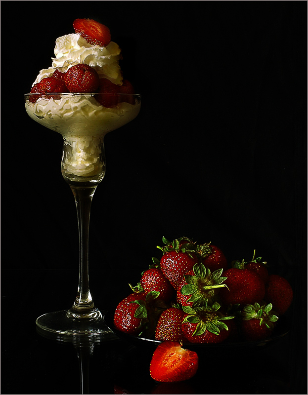 photo "Strawberries with cream" tags: still life, 