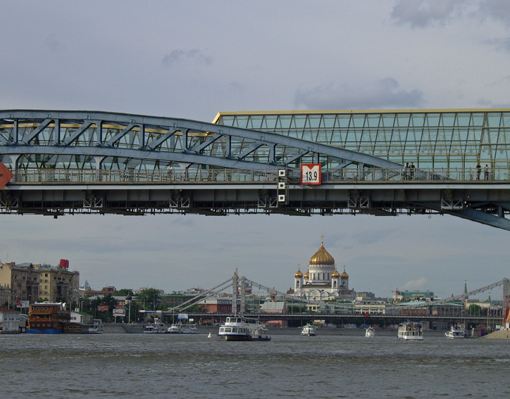 photo "Temple two the bridge, wind and ships" tags: landscape, city, water