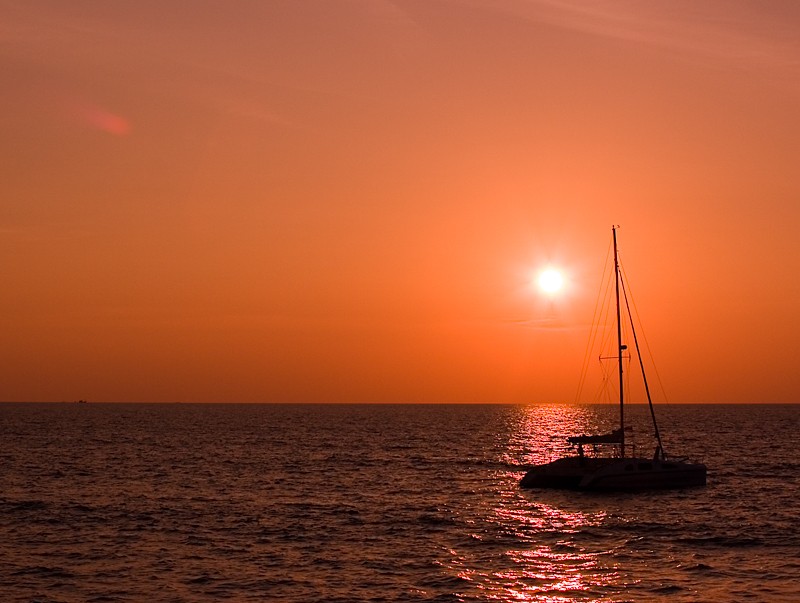 photo "Sunset Yatch" tags: landscape, sunset