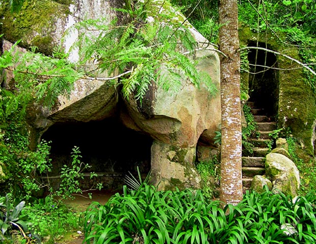 photo "Quinta da Regaleira - 20: The Hidden Cave and Stairs" tags: architecture, reporting, landscape, 