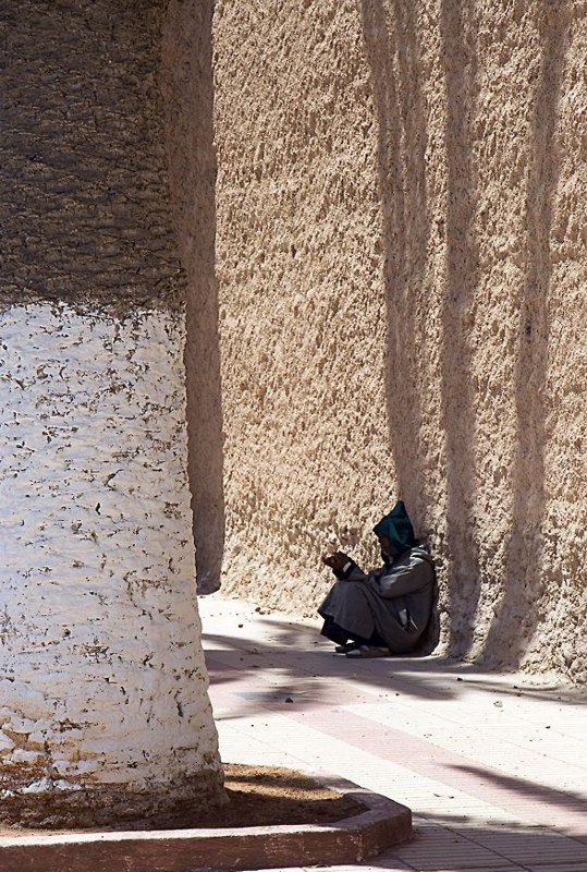 photo "seated man" tags: travel, Africa