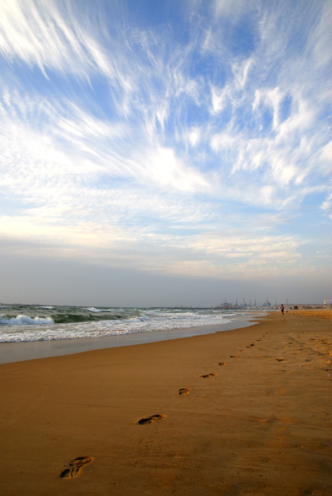 photo "Footsteps In Sand" tags: landscape, clouds