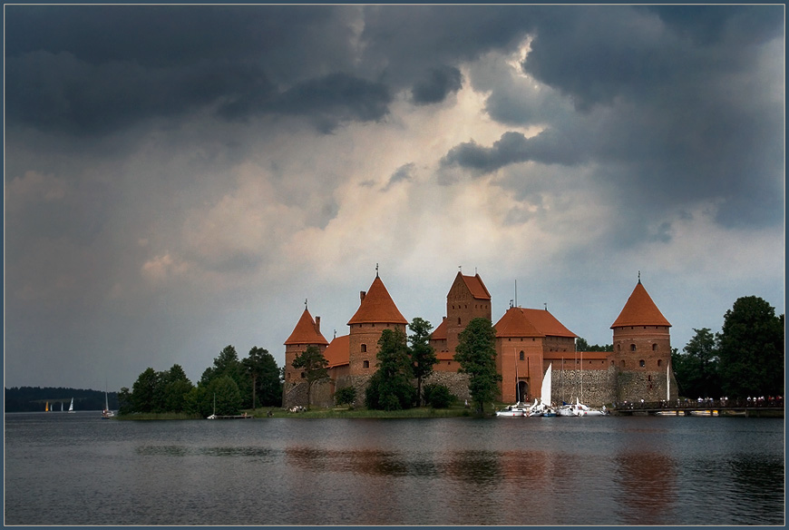 photo "Before a thunder-storm." tags: landscape, architecture, water