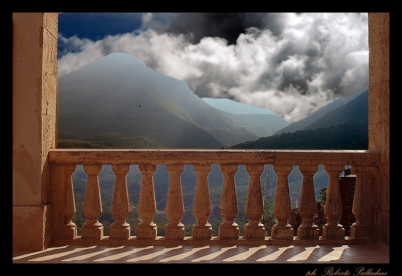 фото "A balcony on the valley." метки: пейзаж, архитектура, 