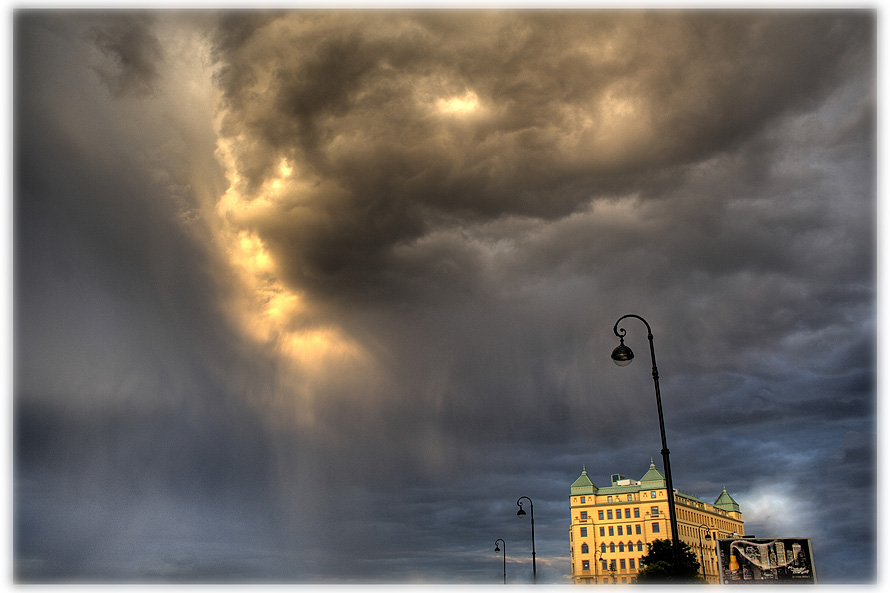 photo "under the cloud" tags: landscape, architecture, clouds