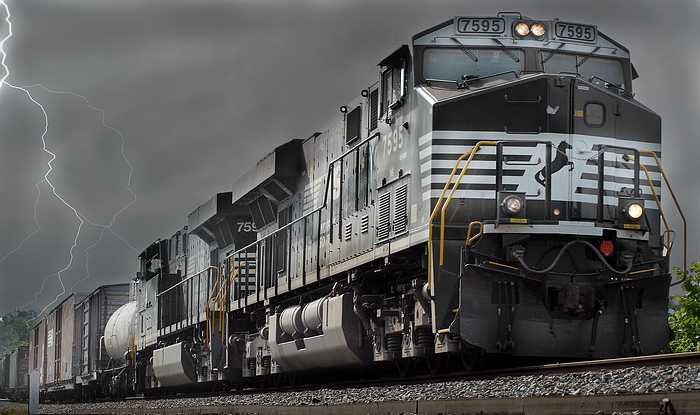 photo "Norfolk Southern Lightning" tags: landscape, technics, 