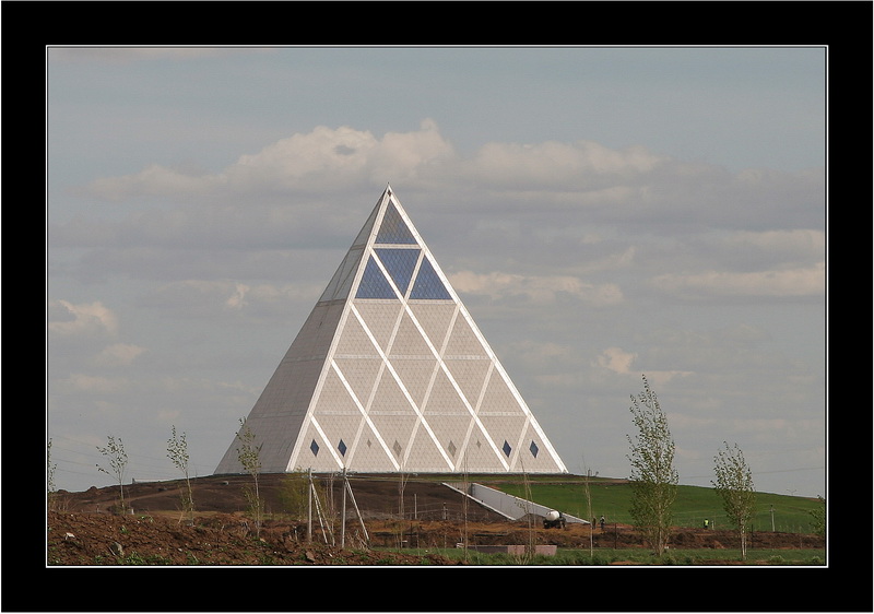 фото "Пирамида NEXT" метки: архитектура, город, пейзаж, 