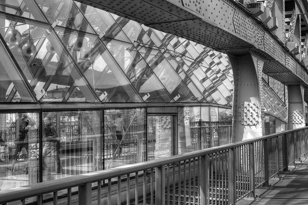 photo "Bridge" tags: black&white, city, fragment, 