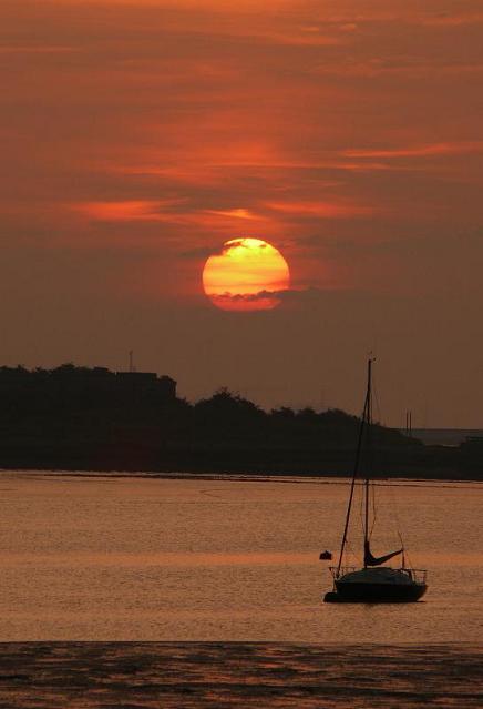 photo "Cloudy Sunrise" tags: landscape, sunset