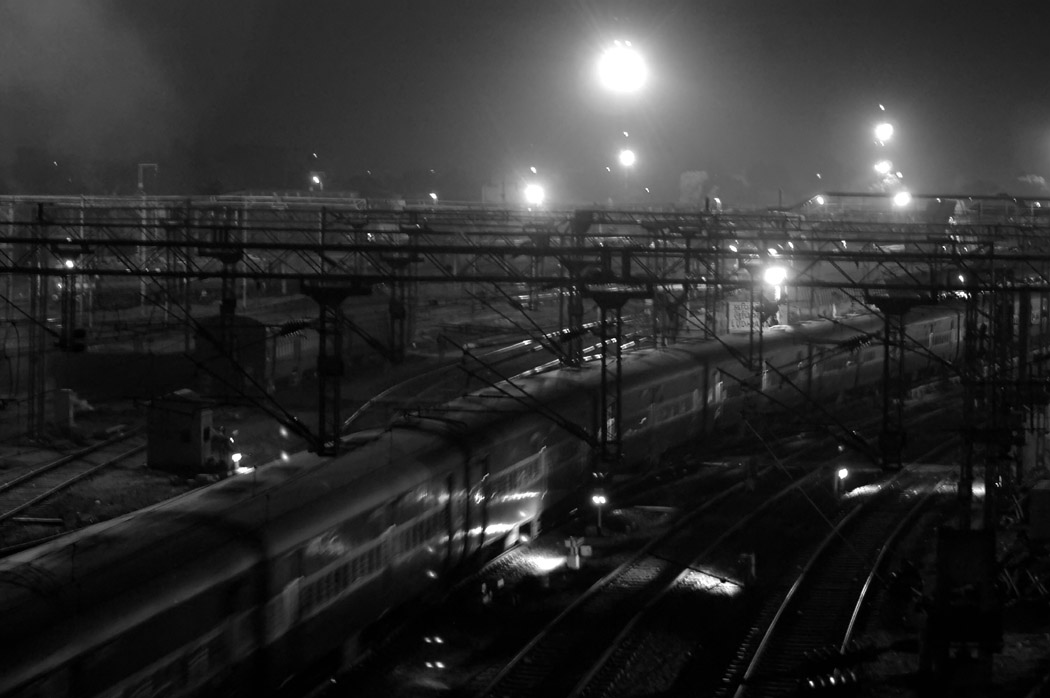 photo "Railway Station" tags: reporting, black&white, 