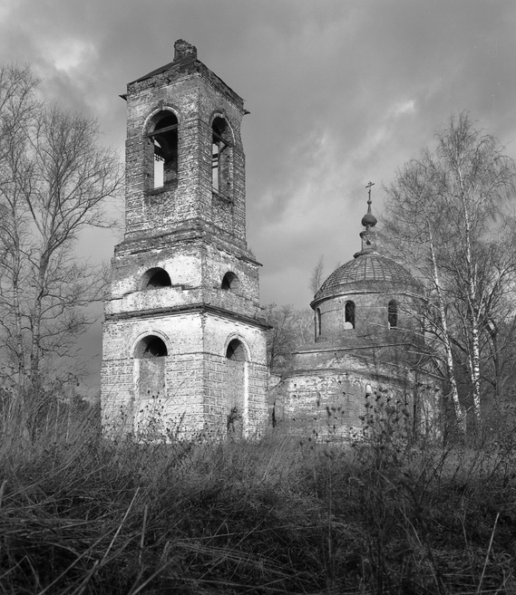 photo "A deserted church" tags: architecture, landscape, 