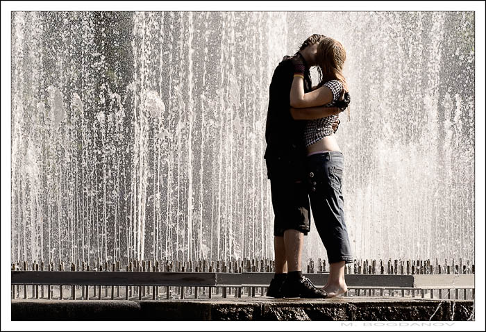 photo "He, she and fountain is Love" tags: genre, portrait, 