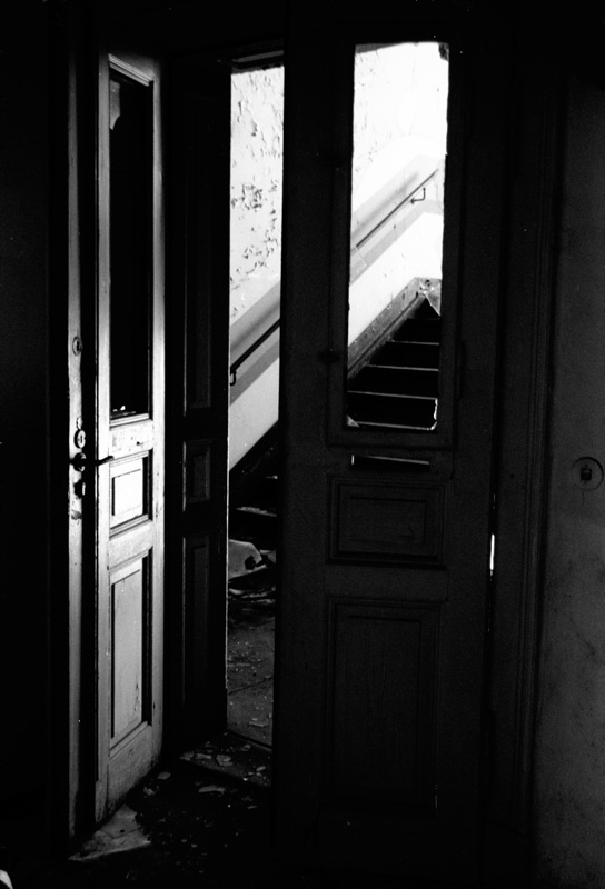 photo "exit" tags: black&white, 