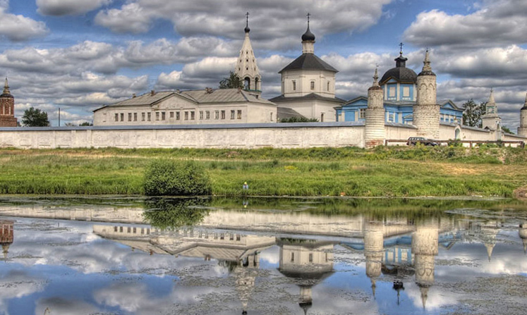 фото "Вид из-за озера." метки: архитектура, пейзаж, 