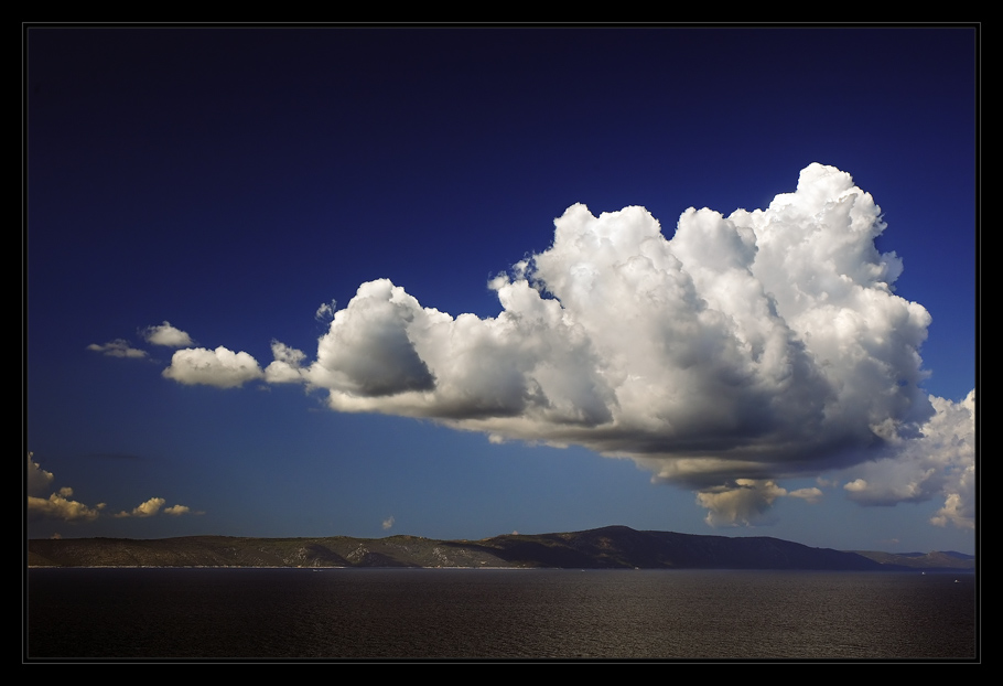 photo ". h e a v i n e s s ." tags: landscape, clouds