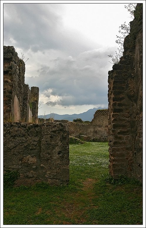 photo "Pompeii ... Goodbye" tags: architecture, travel, landscape, Europe