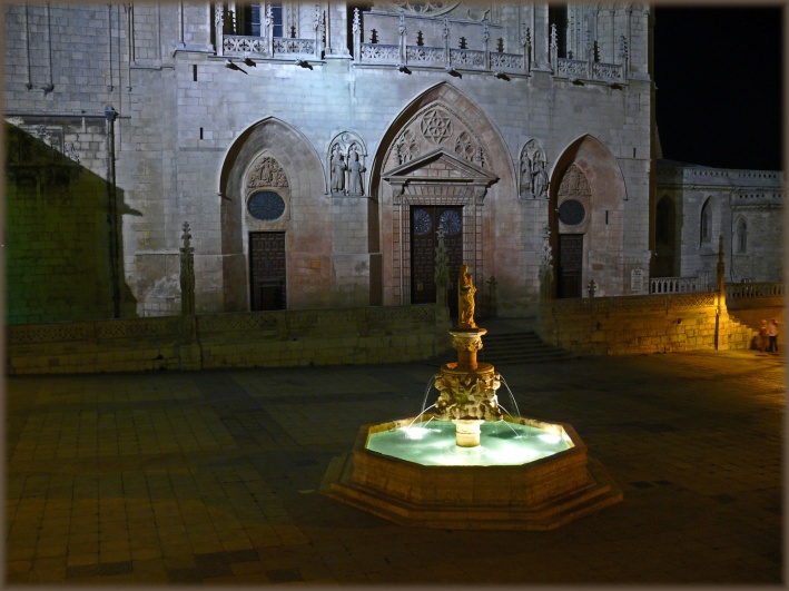 photo "Lights in Burgos" tags: architecture, landscape, night