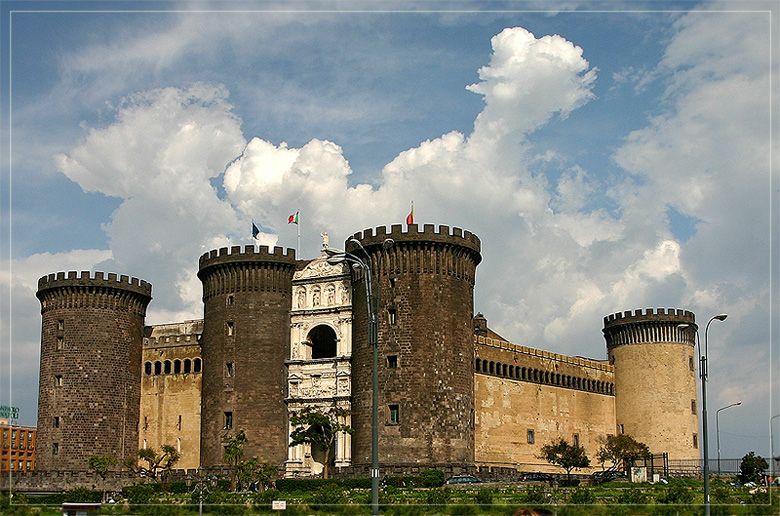 photo "Napoli. Castle Nuovo." tags: architecture, travel, landscape, Europe