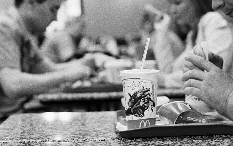 photo "Mac Donalds" tags: black&white, genre, 