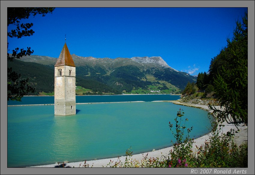 photo "High water?" tags: architecture, travel, landscape, Europe