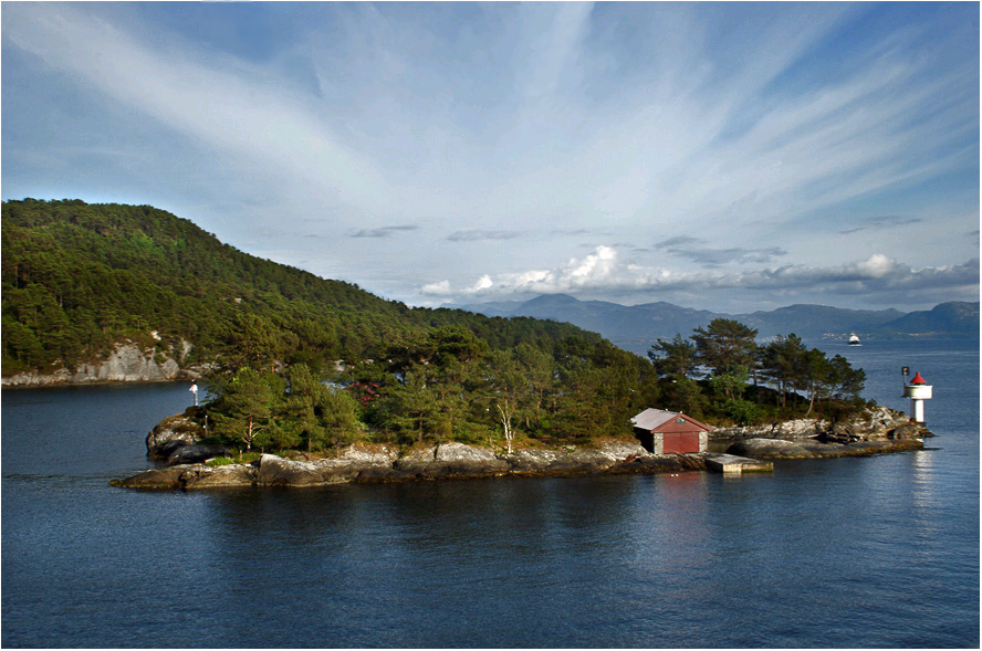 photo "Salute, Norway!" tags: landscape, clouds, water