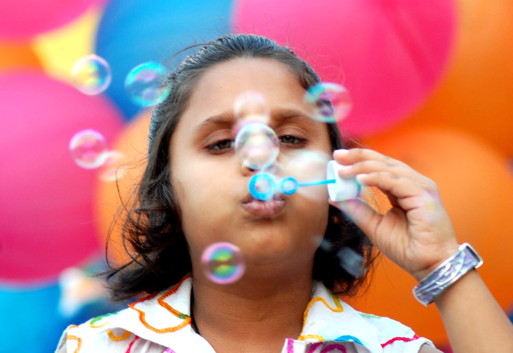 photo "Bubbles" tags: portrait, reporting, children