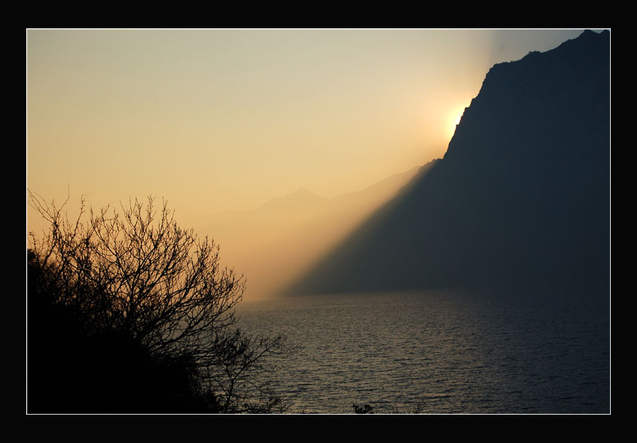 photo "After the Sun....the Dark" tags: landscape, water