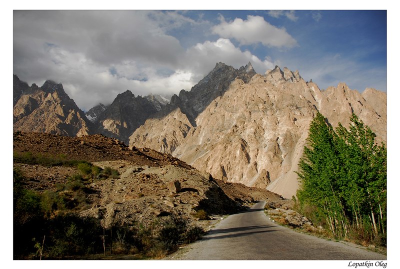 photo "Passu cathedral & KKH" tags: landscape, travel, Asia, mountains